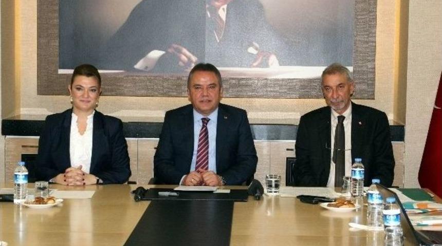 Konyaaltı&rsquo;ndan "100 Cumhuriyet Sanat&ccedil;ısı İle 2023&rsquo;e Y&uuml;r&uuml;yoruz" Sergisi