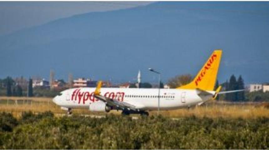 Piste Onlarca Kez İnip Kalkan Yolcu U&ccedil;ağı Korkuttu