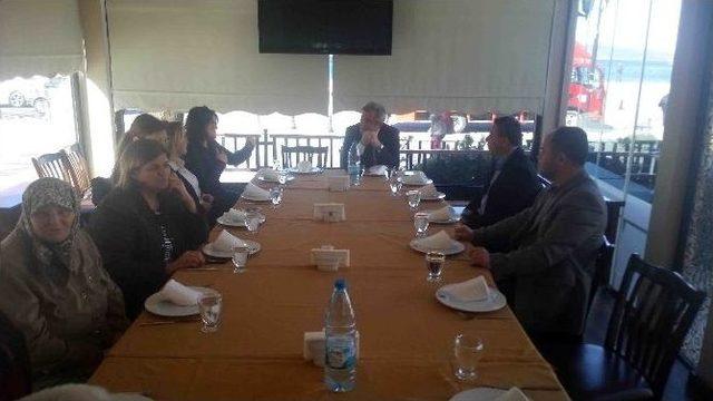 Şehit Ailelerinden Kutlu&rsquo;ya Anlamlı Plaket 1