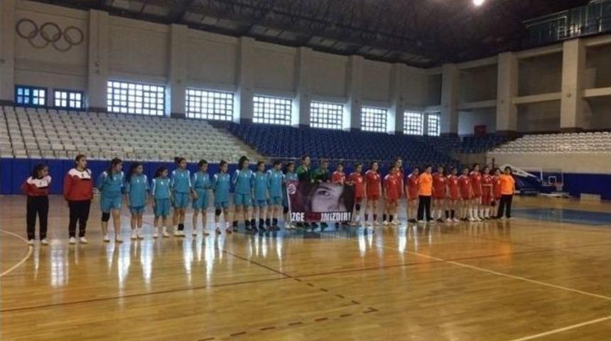 Analig Hentbol&rsquo;da Kayseri B&ouml;lge Karması Takımı Yarı Finalde