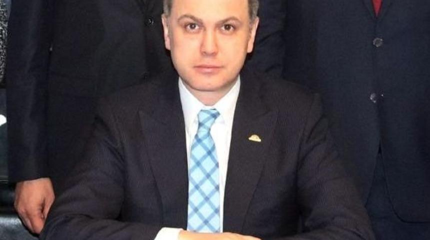 Turk Parti Genel Başkanı Ahmet Ey&uuml;p &Ouml;zg&uuml;&ccedil; : &Uuml;lkenin Tapusunu Almak Isteyen Bir Cumhurbaşkanı Var