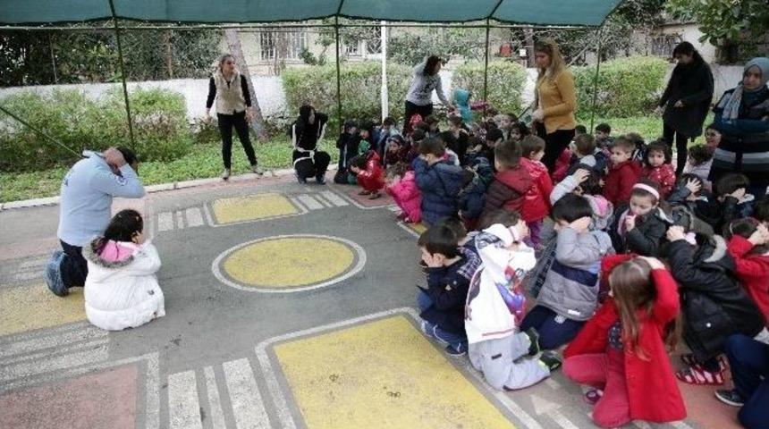 Miniklere Yangın Ve Deprem Eğitimi