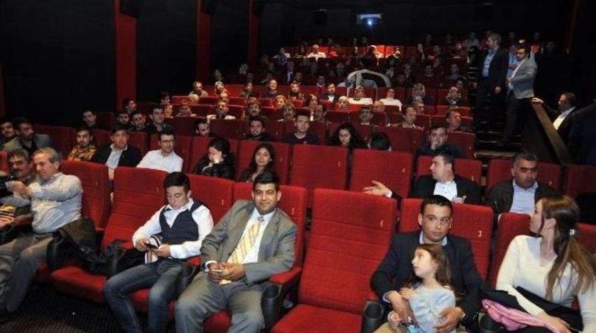 Başkan T&uuml;t&uuml;nc&uuml; Personeli İle K.o.z Filmini İzledi