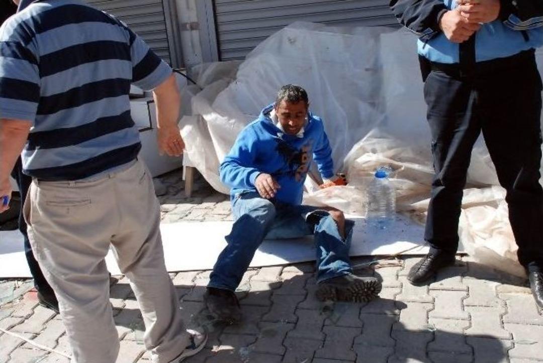 Belediye İş&ccedil;ileri Yıkılan Duvarın Altında Kaldı: 1 &Ouml;l&uuml;, 3&rsquo;&uuml; Ağır 5 Yaralı