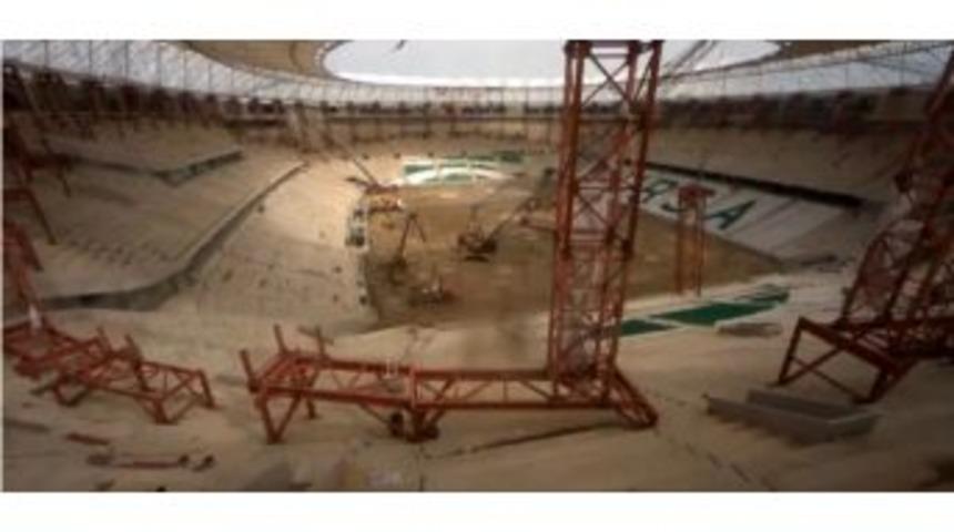 Timsah Arena&rsquo;da Kuleler S&ouml;k&uuml;l&uuml;yor