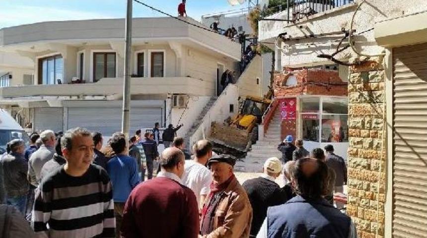 Yıkım &Ccedil;alışması Sırasında Iki Katlı Bina &Ccedil;&ouml;kt&uuml;: 1 &Ouml;l&uuml;, 5 Yaralı