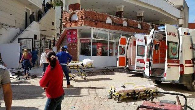 Yıkım &Ccedil;alışması Sırasında Iki Katlı Bina &Ccedil;&ouml;kt&uuml;: 1 &Ouml;l&uuml;, 5 Yaralı 3