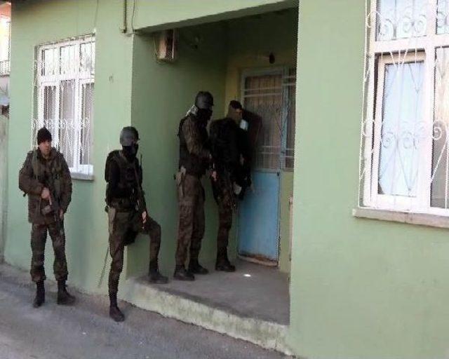 Elazığ'da 250 Polisin Katıldığı Operasyonda 200 Gram Eroin Ele Geçirildi