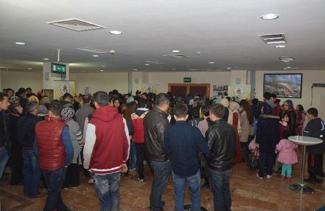 Elmalı&rsquo;da &ldquo;ge&ccedil; Kalanlara&rdquo; Adlı Oyuna Yoğun İlgi 2