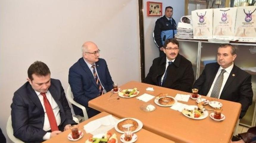 Başkan &Ccedil;elik Zabıta Ekipleriyle Kahvaltıda Buluştu