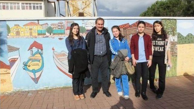 Doğal Ve Tarihi G&uuml;zellikleri Okul Duvarına &Ccedil;izdiler 1