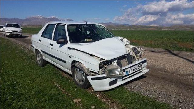 Motosiklet Otomobil İle Kafa Kafaya Çarpıştı: 1’i Ağır 2 Yaralı