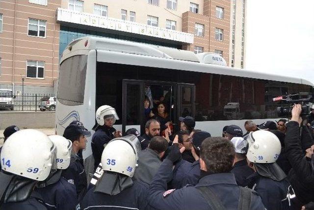 Polis İle Sendika &Uuml;yeleri Arasında Arbede 1