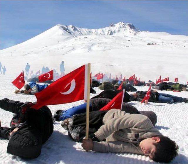 Öğrencilerden Erciyes Dağı'nda  'vatan Sevgisi' Yürüyüşü