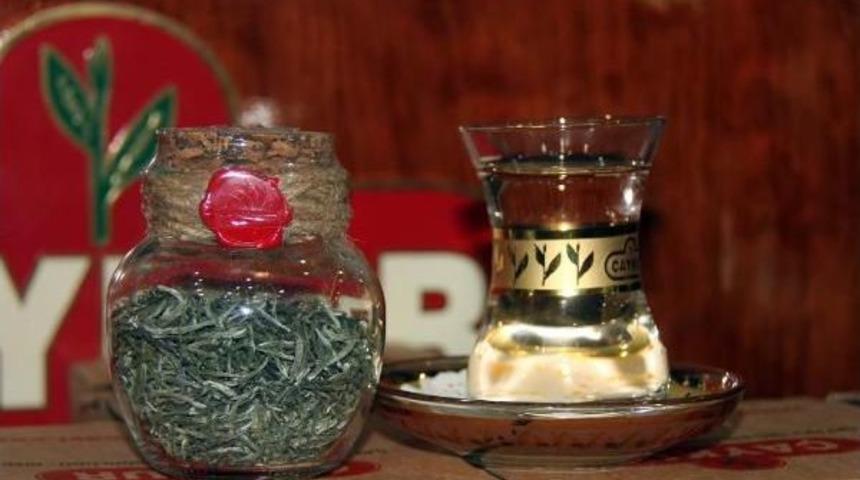 İlk G&uuml;nde Bin 500 Kişi Beyaz &Ccedil;ay Satın Aldı