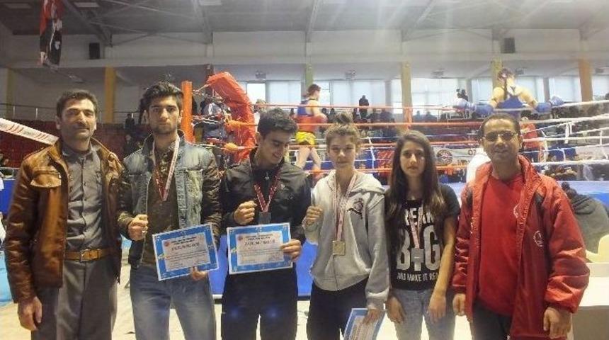 Avşarlı Sporcular Madalyalarla D&ouml;nd&uuml;ler