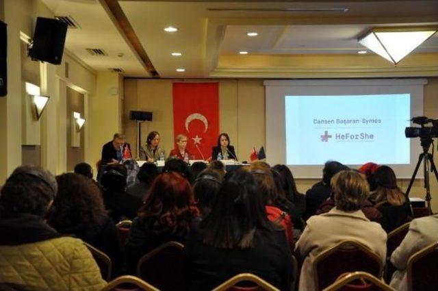 Trabzon' Da, 'türkiye’De Kadınların Siyasete Katılımı Değerlendirildi
