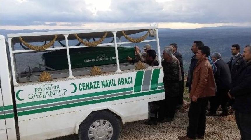 &Uuml;zerine Duvar Devrilen &lsquo;vatandaş&rsquo; Hayatını Kaybetti