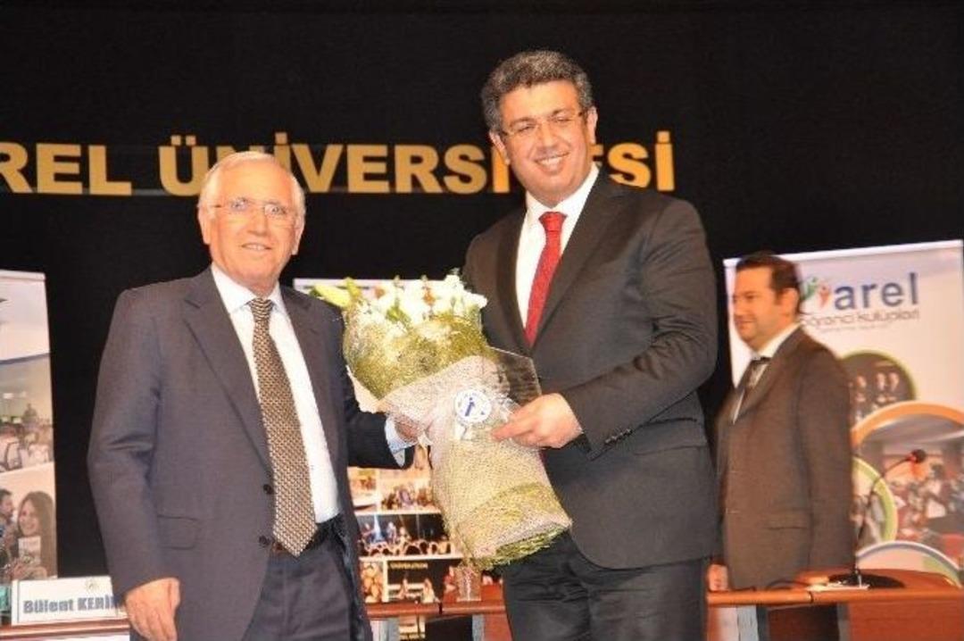 Belediye Başkanları &Ouml;ğrencilerin Karşısında