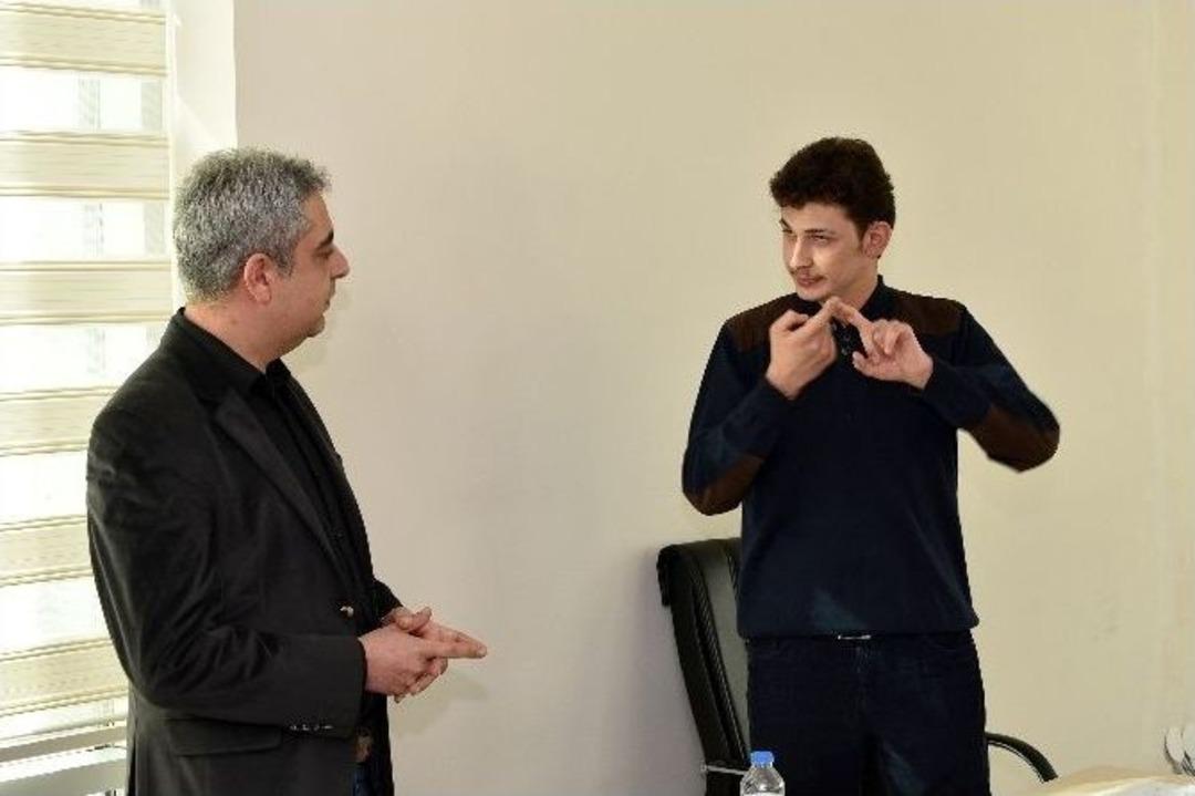 G&uuml;m&uuml;şhane&rsquo;de Kamu Personeline İşaret Dili &Ouml;ğretiliyor