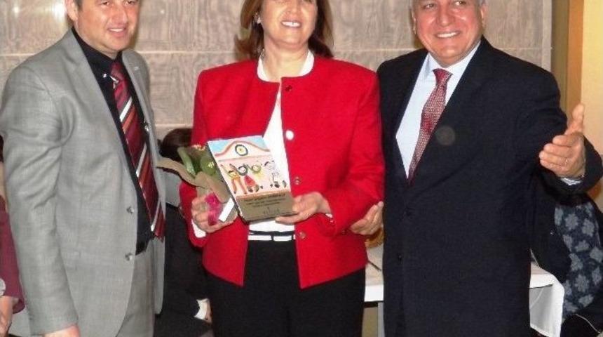 Demiralp; &ldquo;8 Mart D&uuml;nyada Kadınların Yaşam &Ouml;zlemlerini Dile Getirdikleri G&uuml;nd&uuml;r&rdquo;