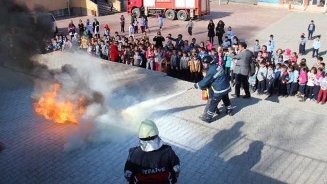 Suşehri'nde Ilkokulda Yangın Tatbikatı