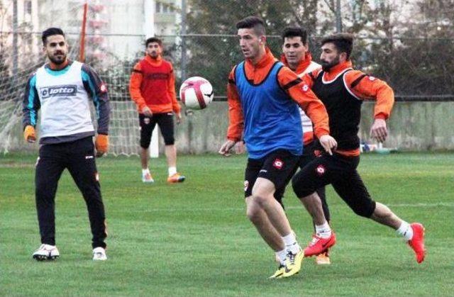 Adana'da Iki Takımın Derbi Hazırlıkları Sürüyor