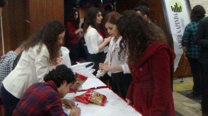 Konsere Giriş Parayla Değil Mamayla
