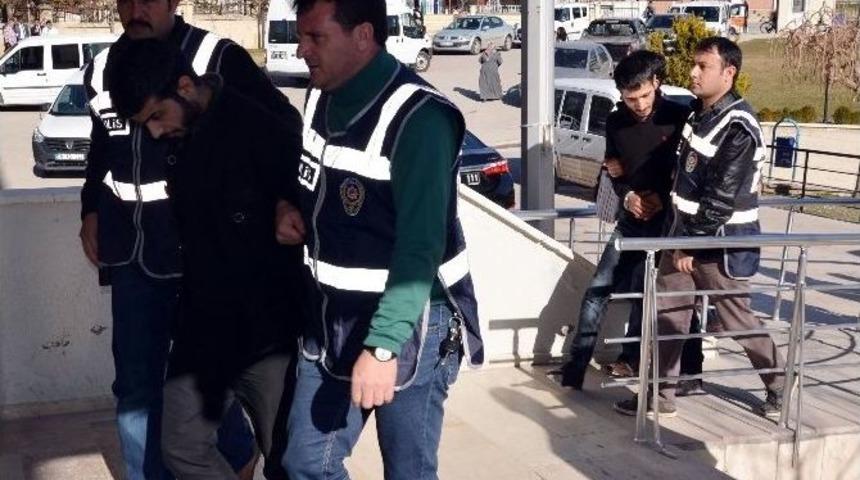 Gasp Ve Hırsızlık Ş&uuml;phelisi D&ouml;rt Kişi Tutuklandı