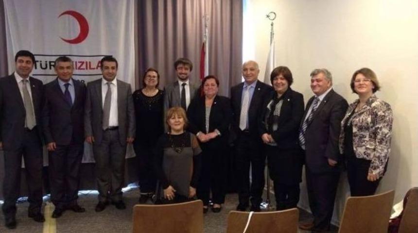 Kızılay B&ouml;lge Toplantısını İzmir&rsquo;de Yaptı