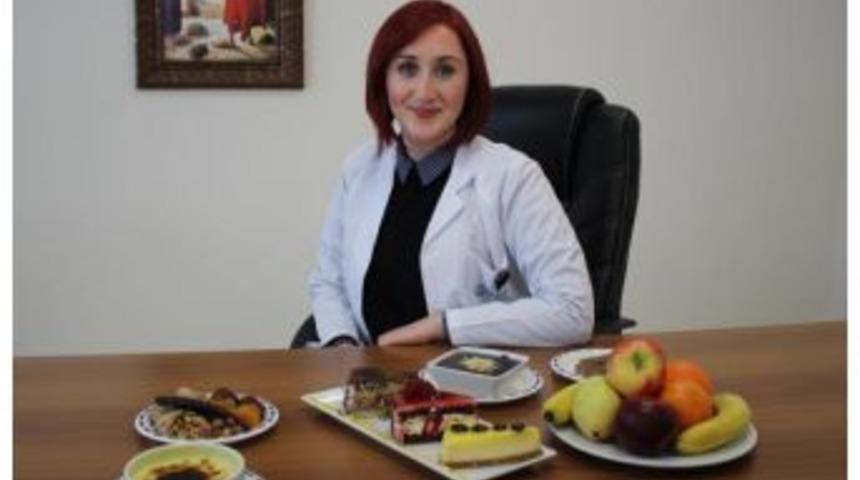 Tatlı Krizine Karşı Su Ve Meyve