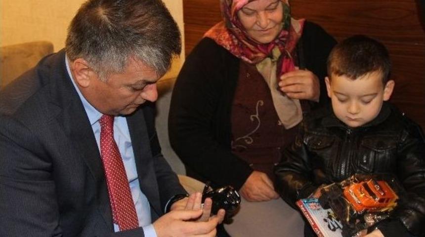 Şehit Ailelerine Fidan Dağıtıldı