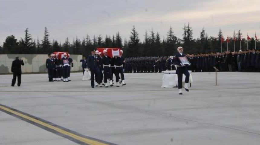 Şehit Pilotlar G&ouml;zyaşlarıyla Uğurlandı