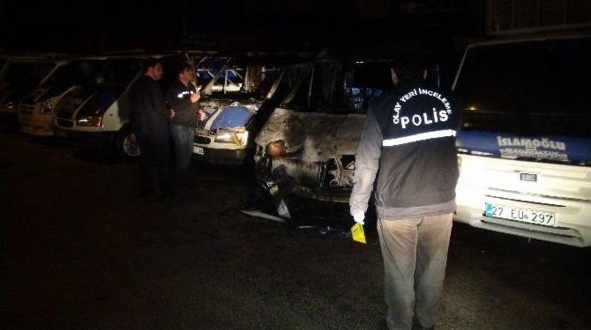 Gaziantep&rsquo;te 4 Minib&uuml;s Yandı