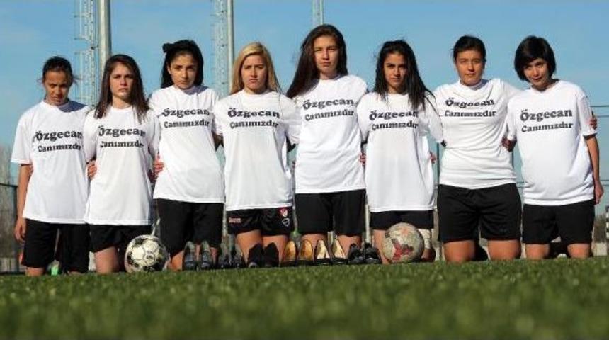 Kadın Futbolculardan, Şiddete Topuklu Tepki