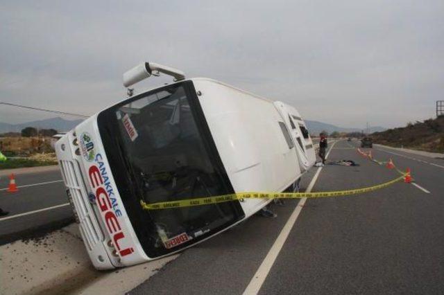 Bergama'da Yolcu Midibüsü Devrildi: 1 Ölü, 9 Yaralı