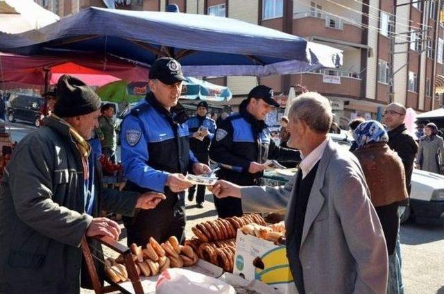 Polis, Semt Pazarlarında Halkı Bilgilendiriyor