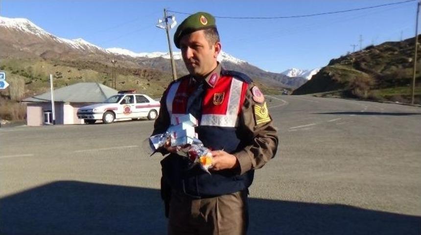 Kulp&rsquo;ta Jandarmadan Anlamlı S&uuml;rpriz