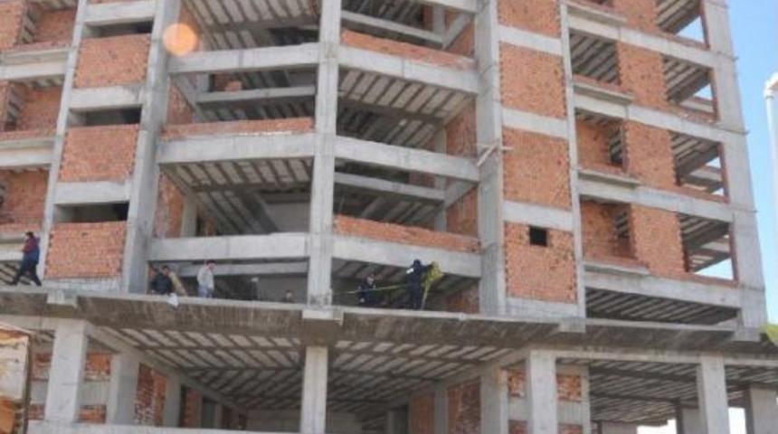 İnşaatın 11'inci Katından D&uuml;şen Iş&ccedil;i &Ouml;ld&uuml;