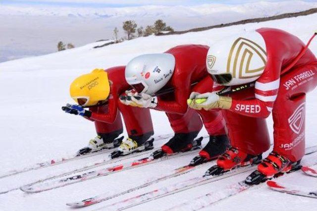 Dünyanın En Hızlı Kayakçıları Palandöken'de Şov Yaptı