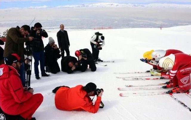 Dünyanın En Hızlı Kayakçıları Palandöken'de Şov Yaptı