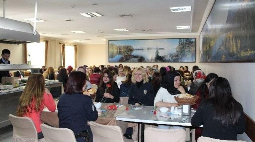 D&uuml;nya Kadınlar G&uuml;n&uuml; Anısına Adli Personel Kahvaltıda Buluştu