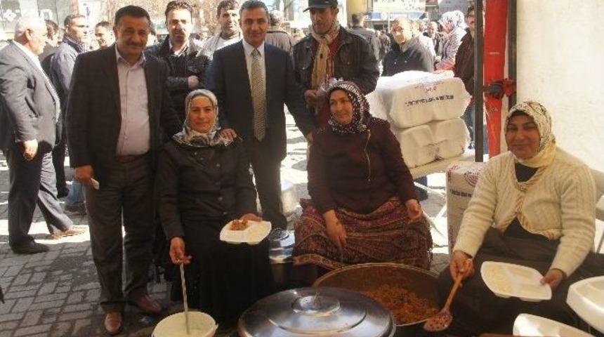 Kobani İ&ccedil;in Yardımlaşma Yemeği