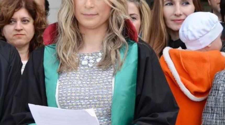 Antalya'da 50 Kadın Avukat Adliye &Ouml;n&uuml;nde A&ccedil;ıklama Yaptı