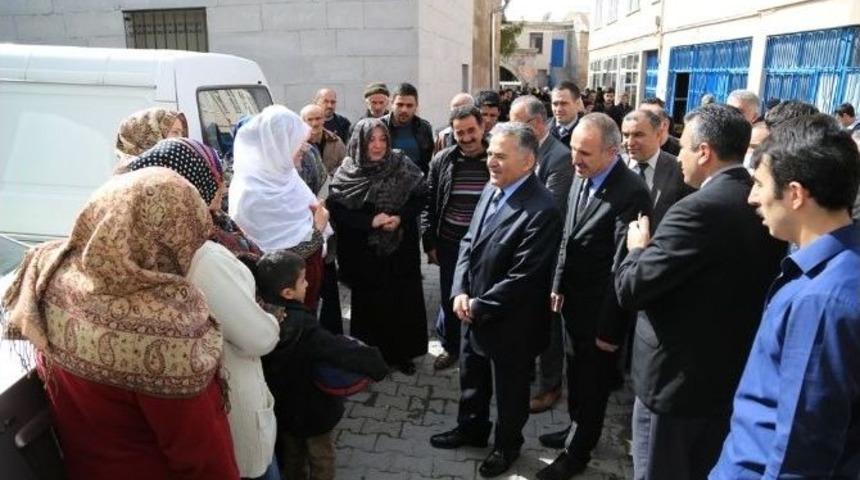 Başkan B&uuml;y&uuml;kkılı&ccedil; Ve Ekibi B&uuml;y&uuml;kb&uuml;r&uuml;ng&uuml;z Mahallesi Halkı İle