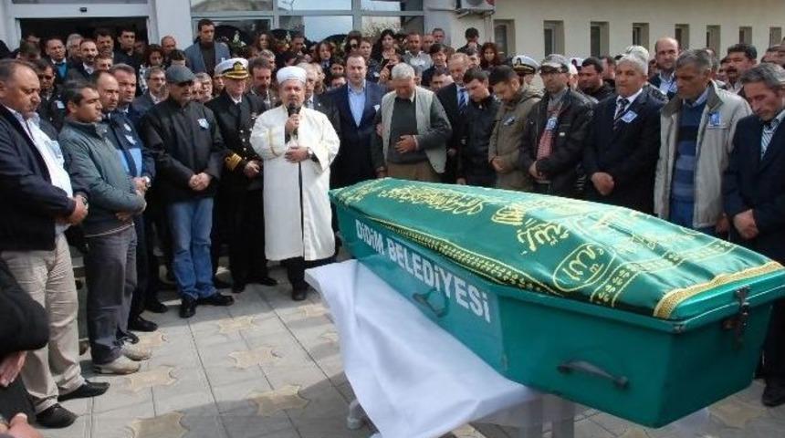 Duvarın Altına Kalan Belediye İş&ccedil;isi Son Yolculuğuna Uğurlandı