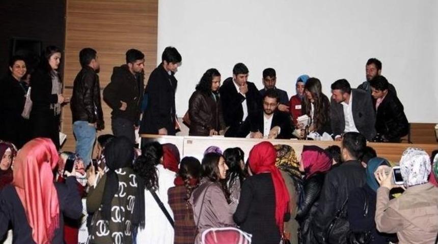 Yazar Hikmet Anıl &Ouml;ztekin Siirt&rsquo;e Geldi