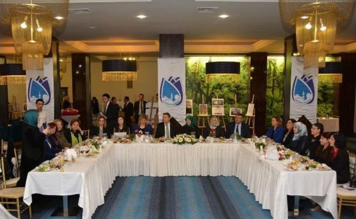 Kadınlar Fikir Meclisinde Bir Araya Geldi