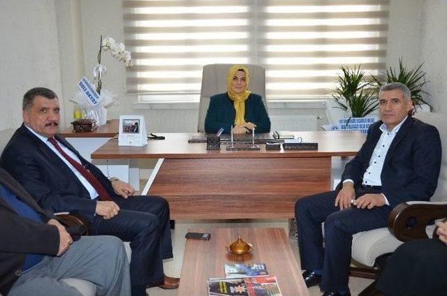 Başkan Gürkan, Ak Parti Kadın Kollarını Ziyaret Etti