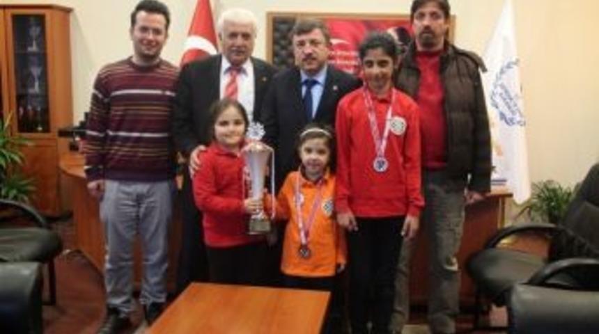 Milli Takım Havuzuna Giren Yalovalı Satran&ccedil;&ccedil;ılar Kaplan&rsquo;ı Ziyaret Etti